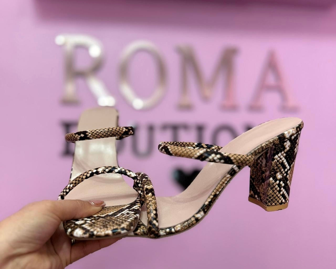 ZAPATILLAS CON TACÓN MEDIO DE DISEÑO DE ANIMAL