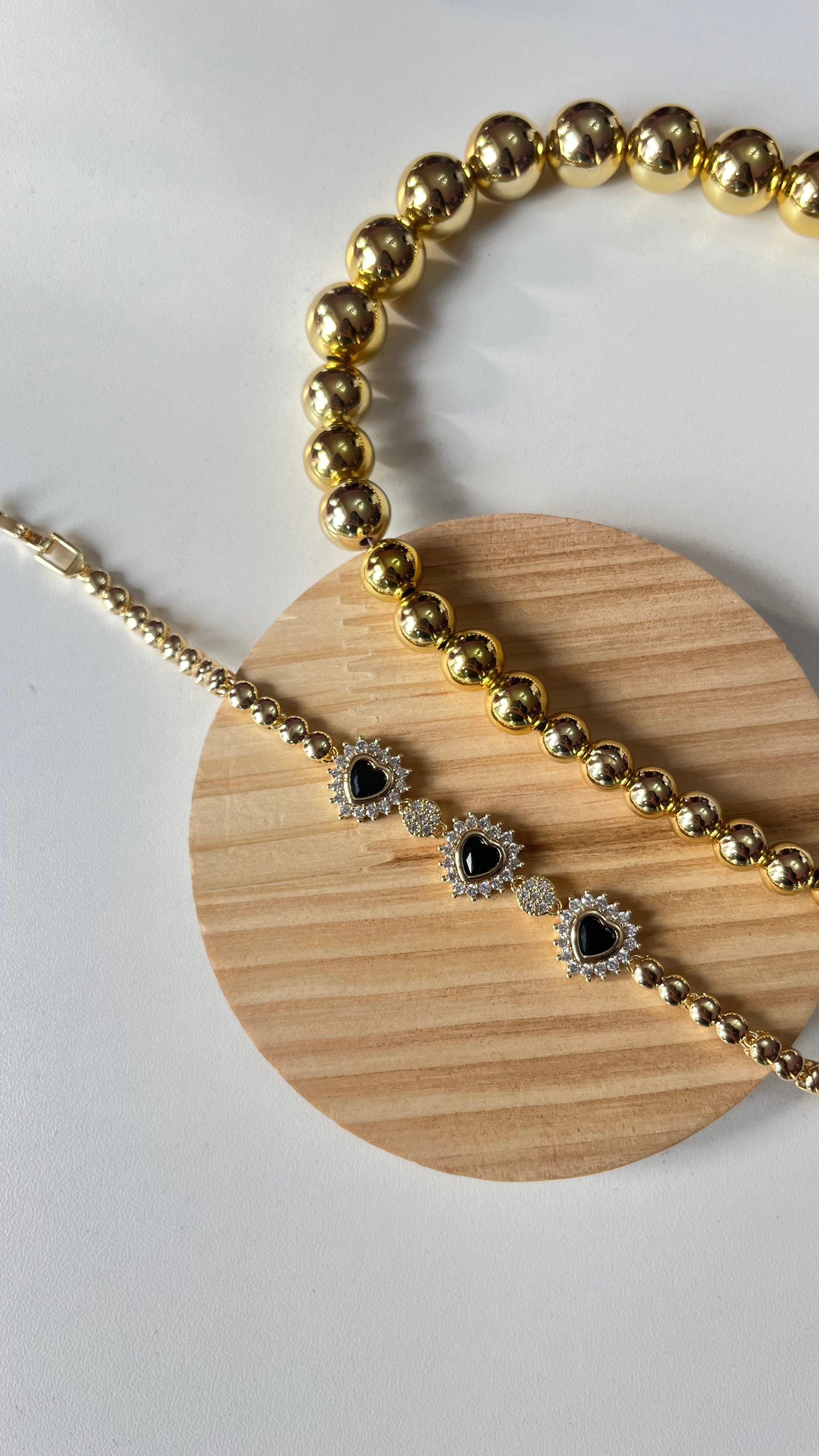 Pulsera con diseño de corazónes