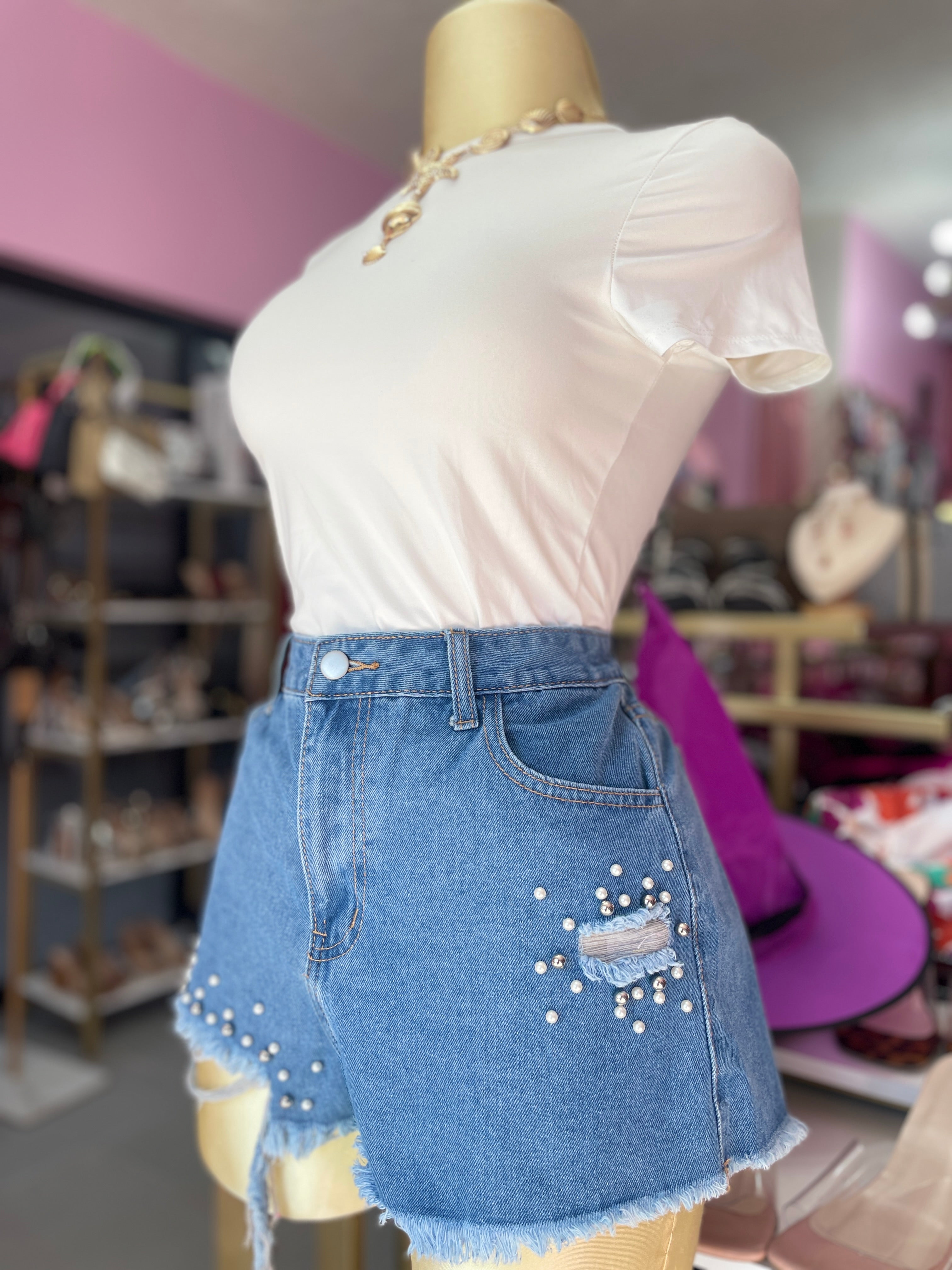 Short de mezclilla con perlas