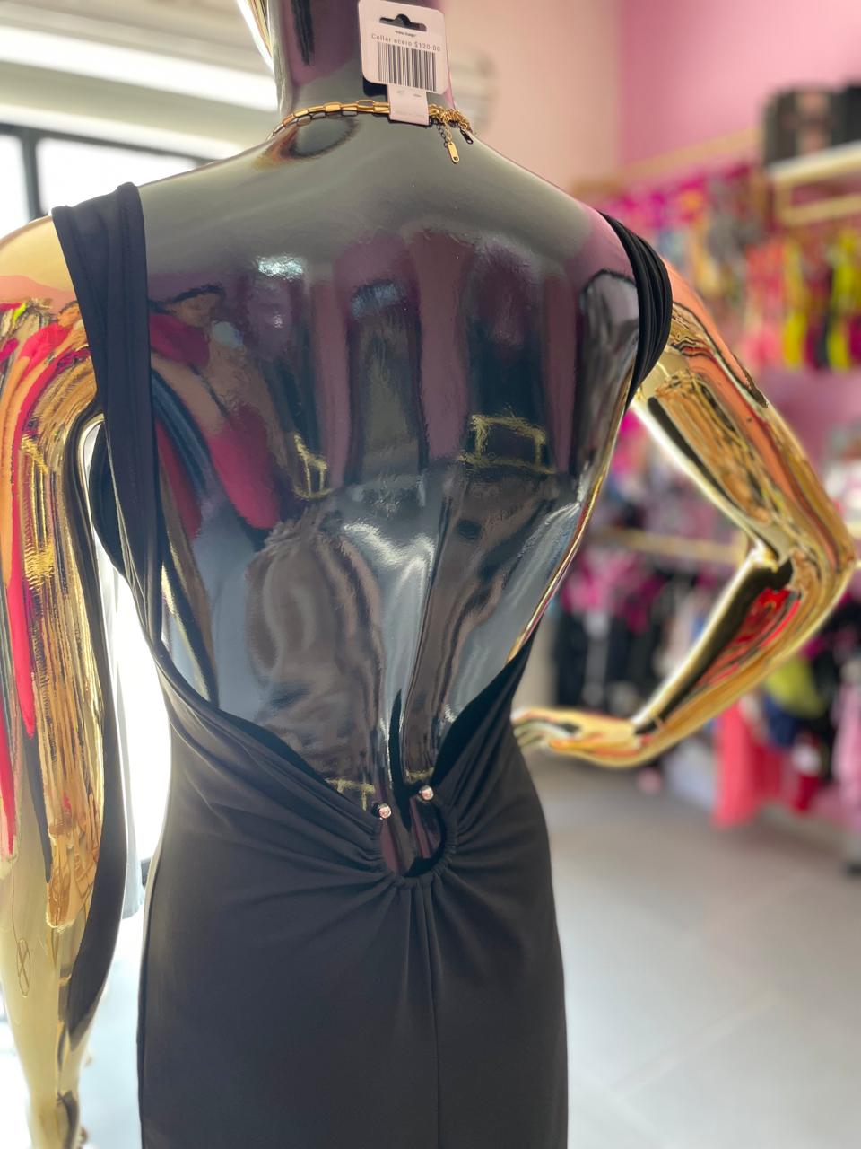 Vestido casual con espalda descubierta