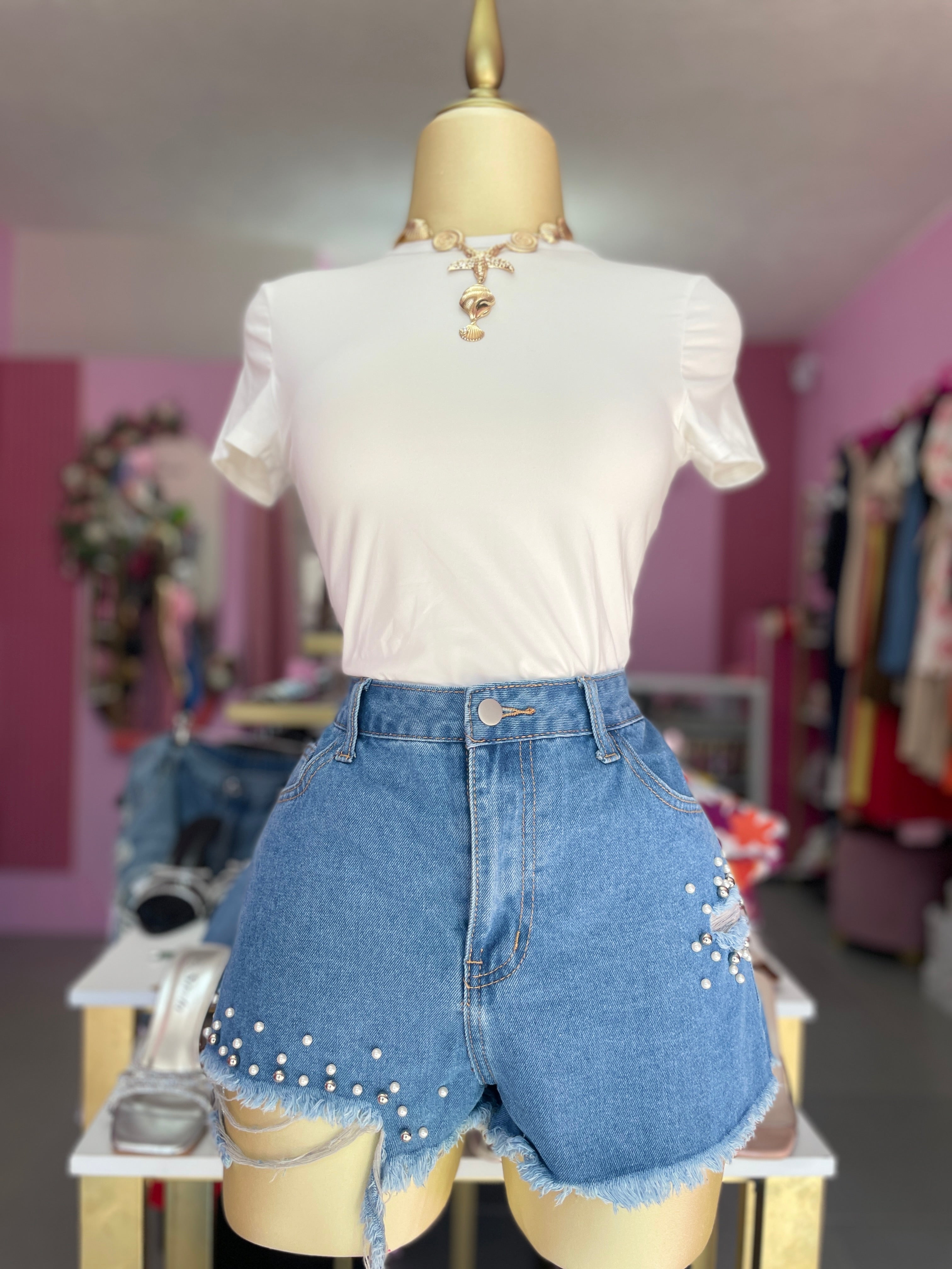 Short de mezclilla con perlas