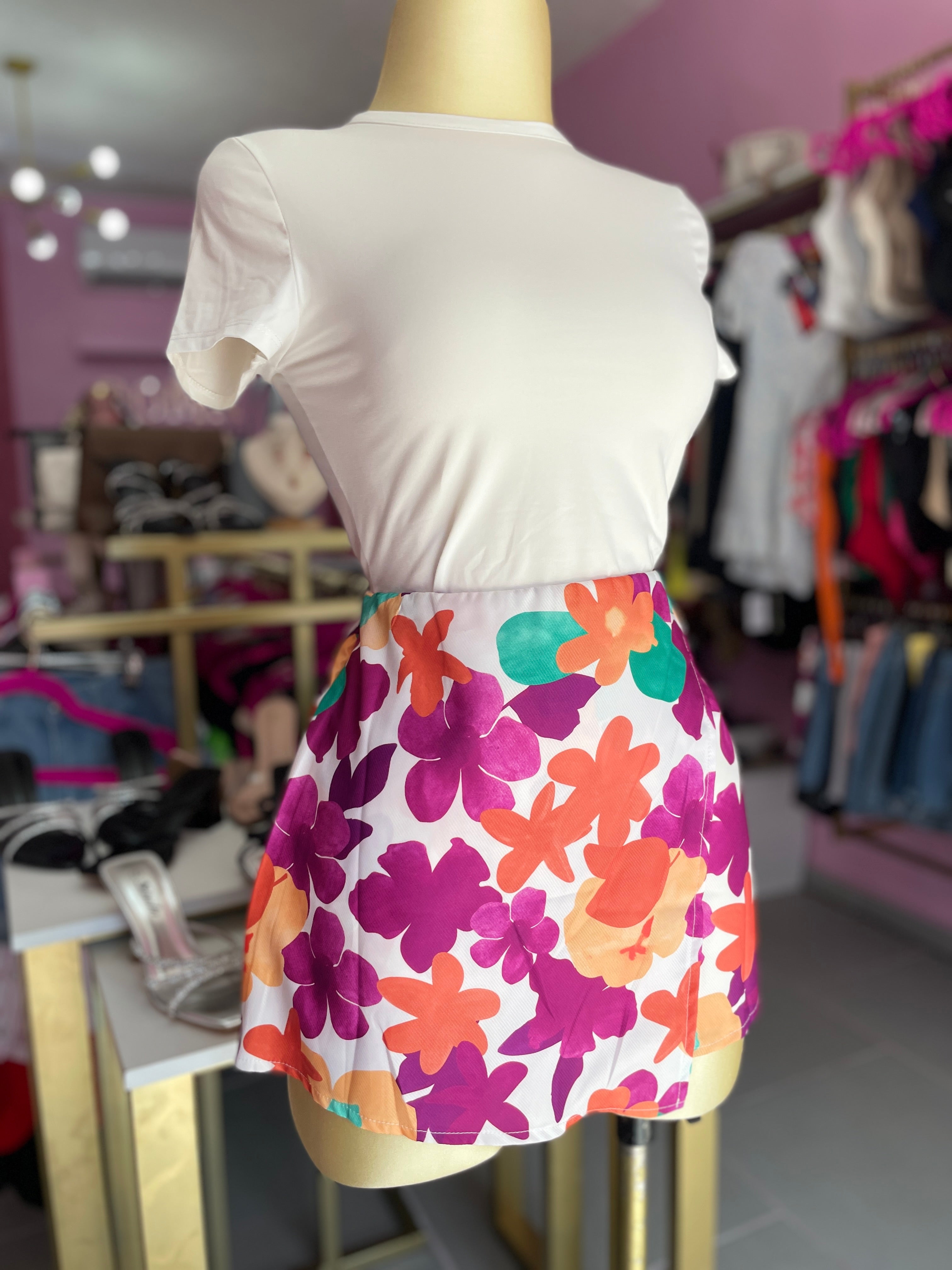 FALDA SHORT DE FLORES