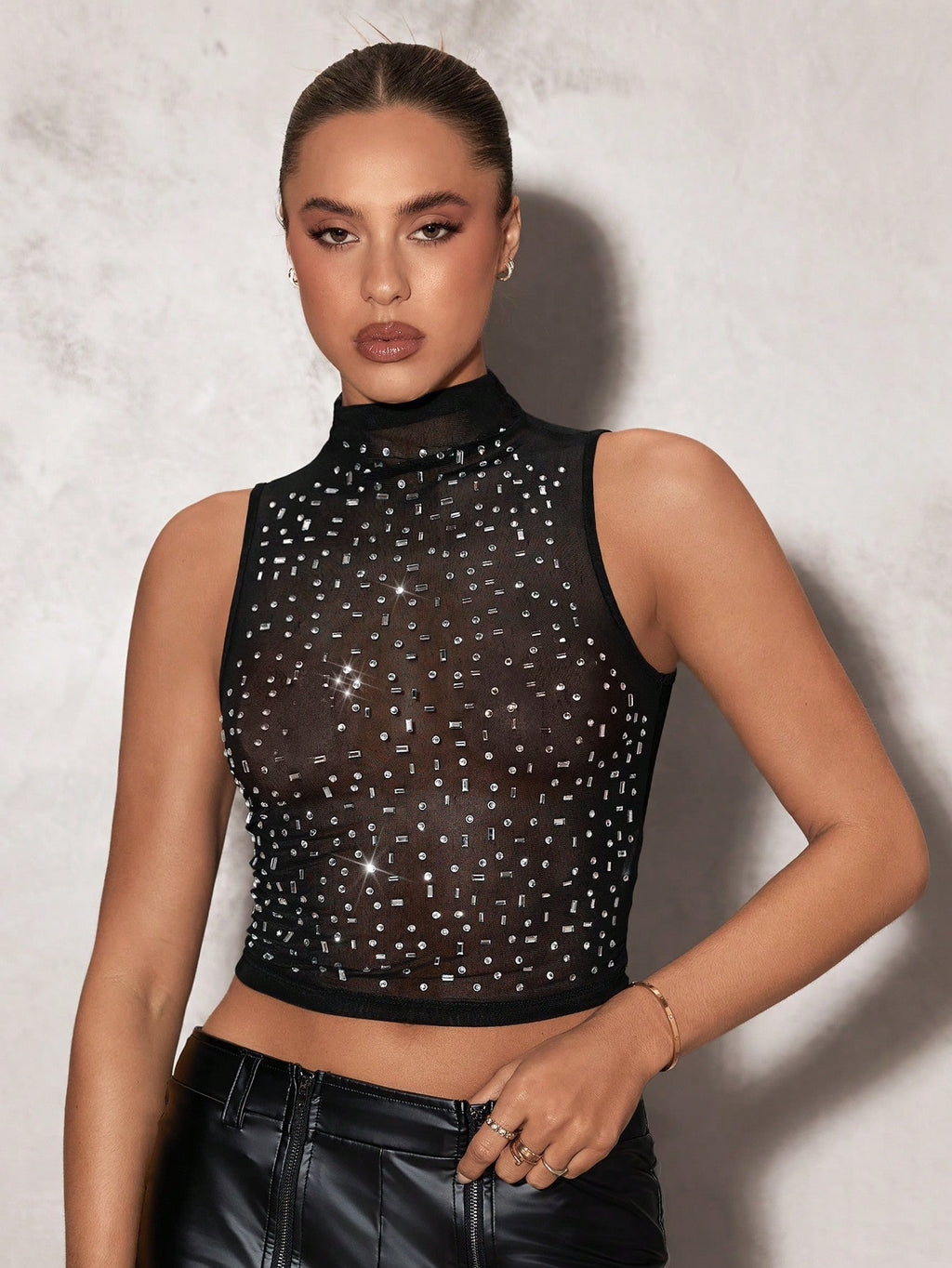 Top con pedrería elegante