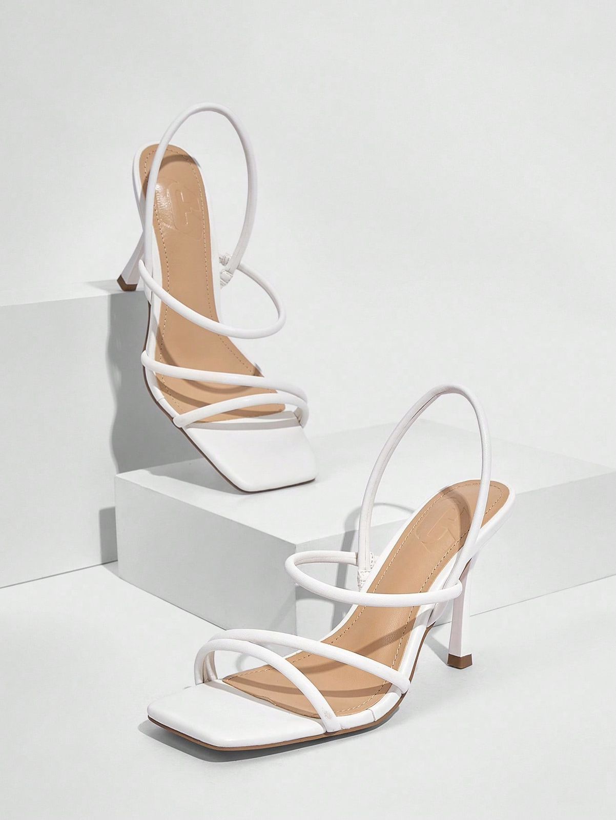 ZAPATILLAS TACON ALTO CON TIRAS