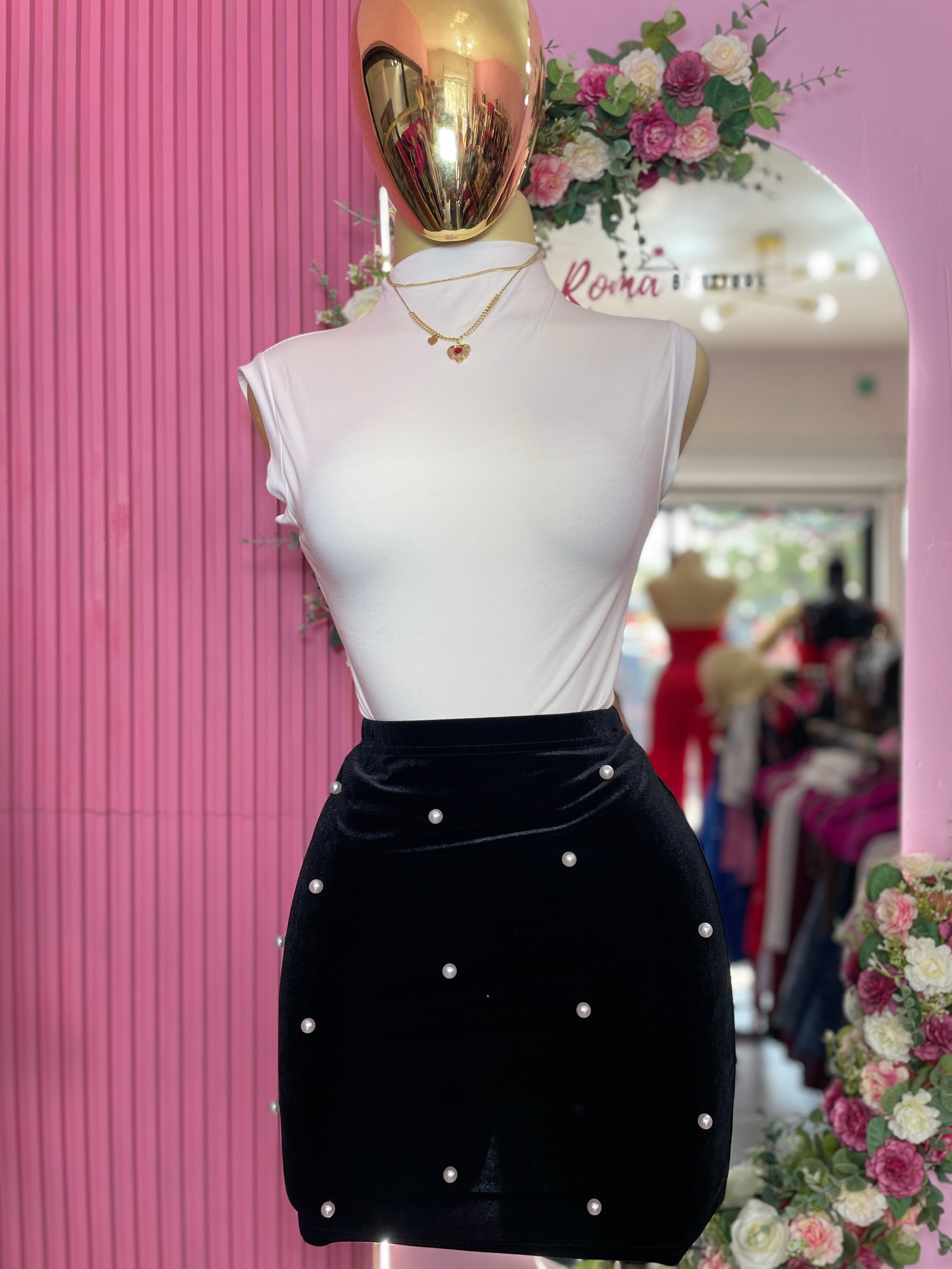 Falda de terciopelo con perlas