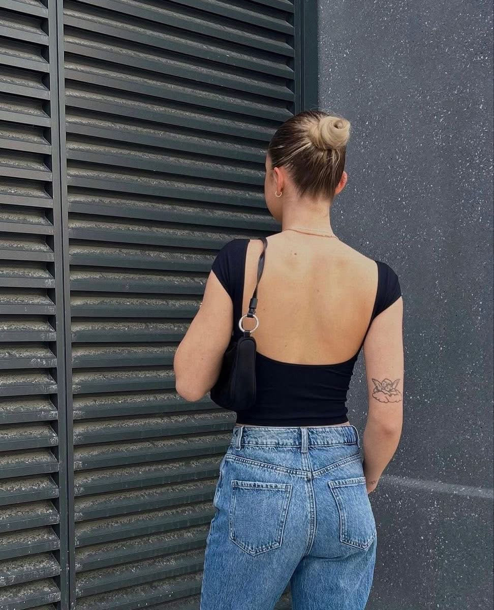 Blusa básica con espalda descubierta