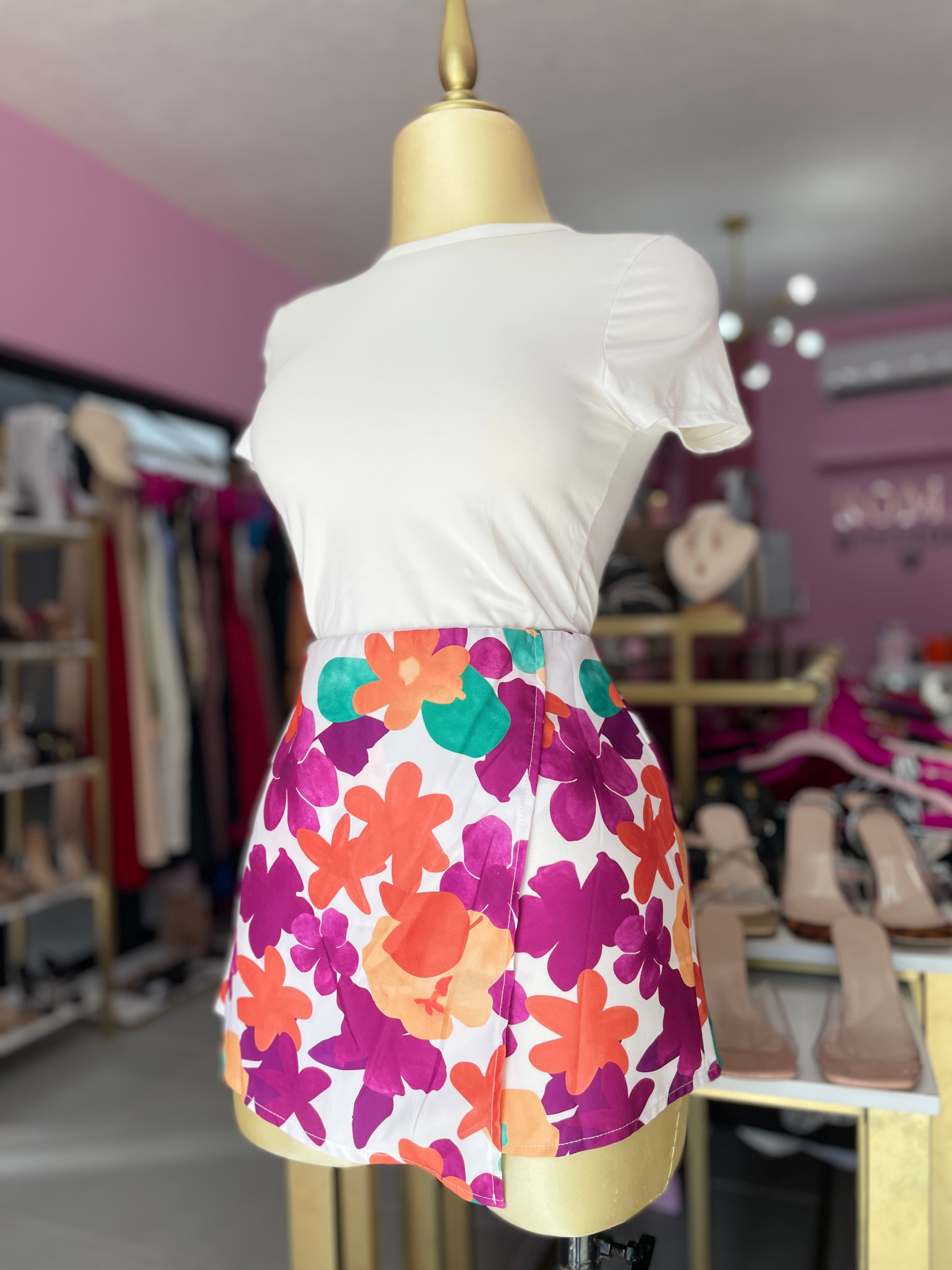 FALDA SHORT DE FLORES