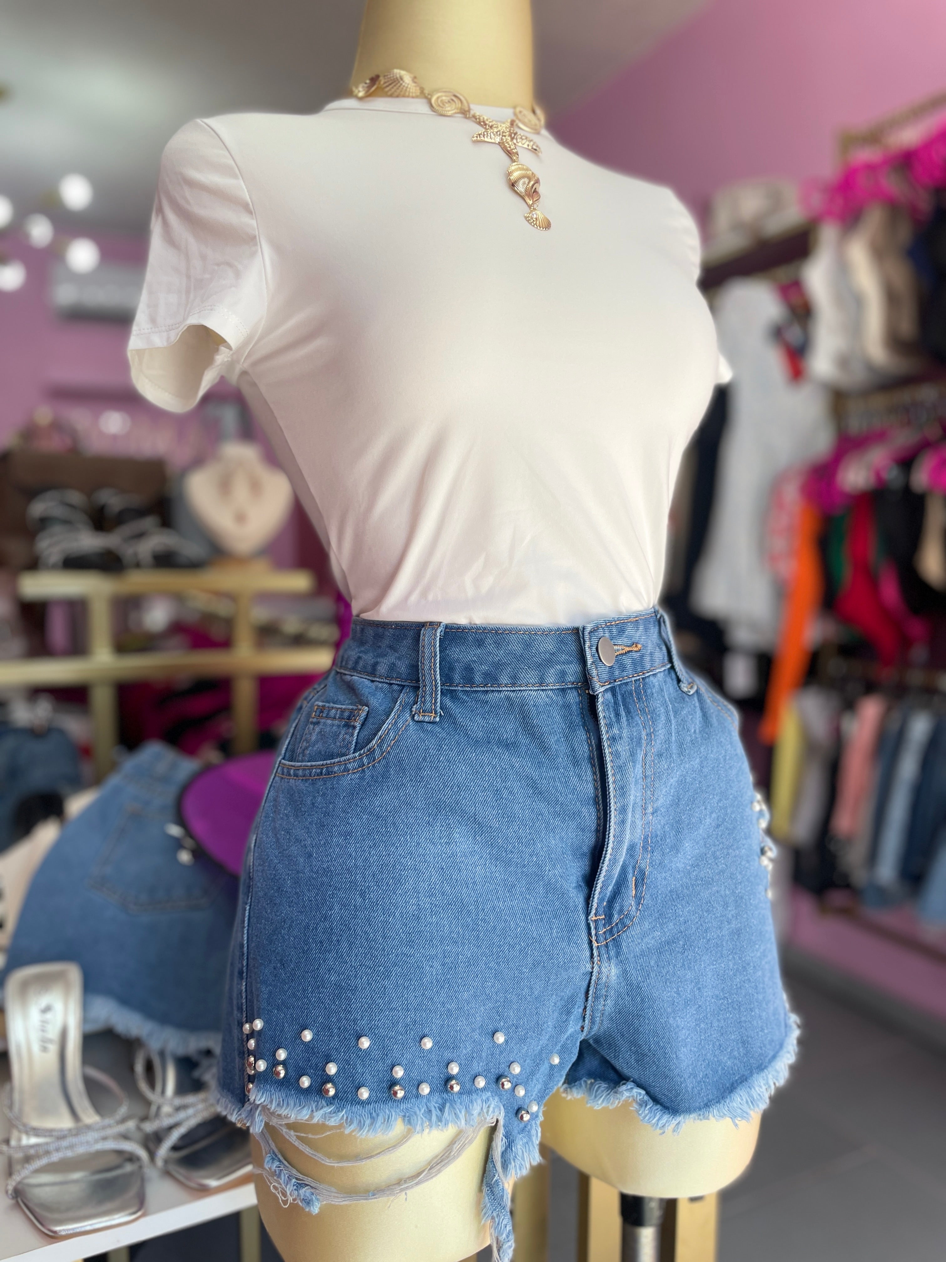 Short de mezclilla con perlas