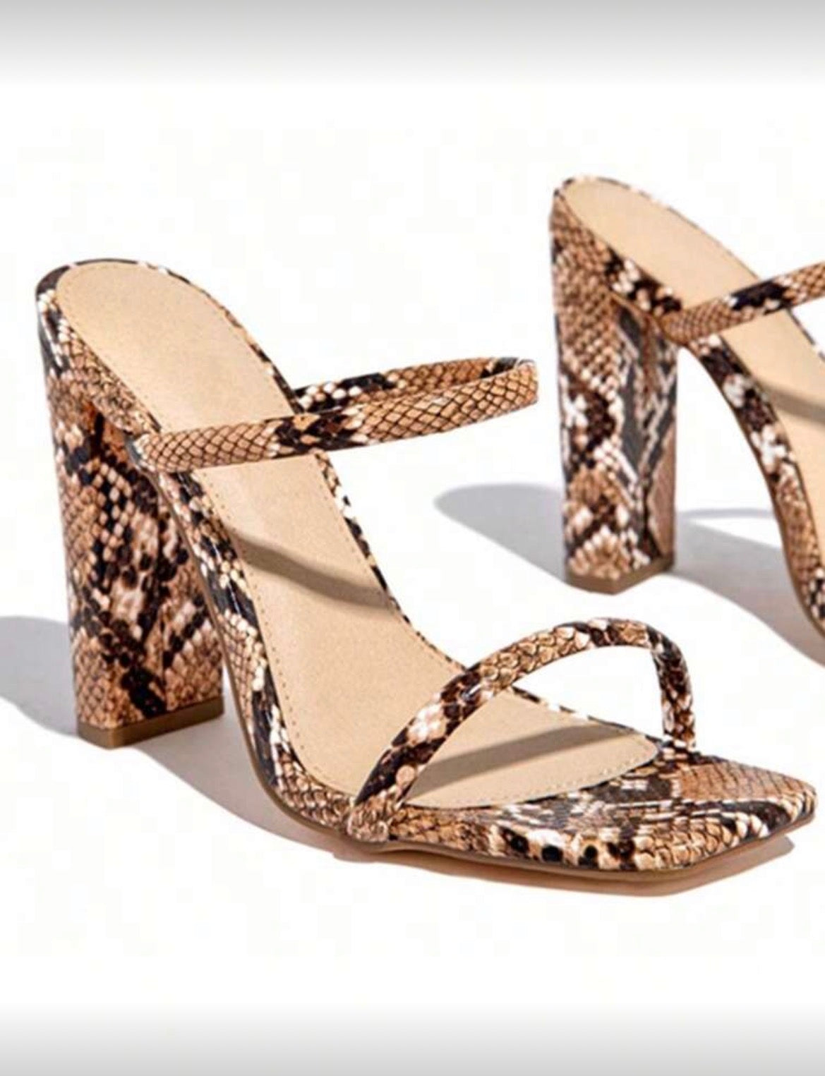 ZAPATILLAS CON TACÓN MEDIO DE DISEÑO DE ANIMAL