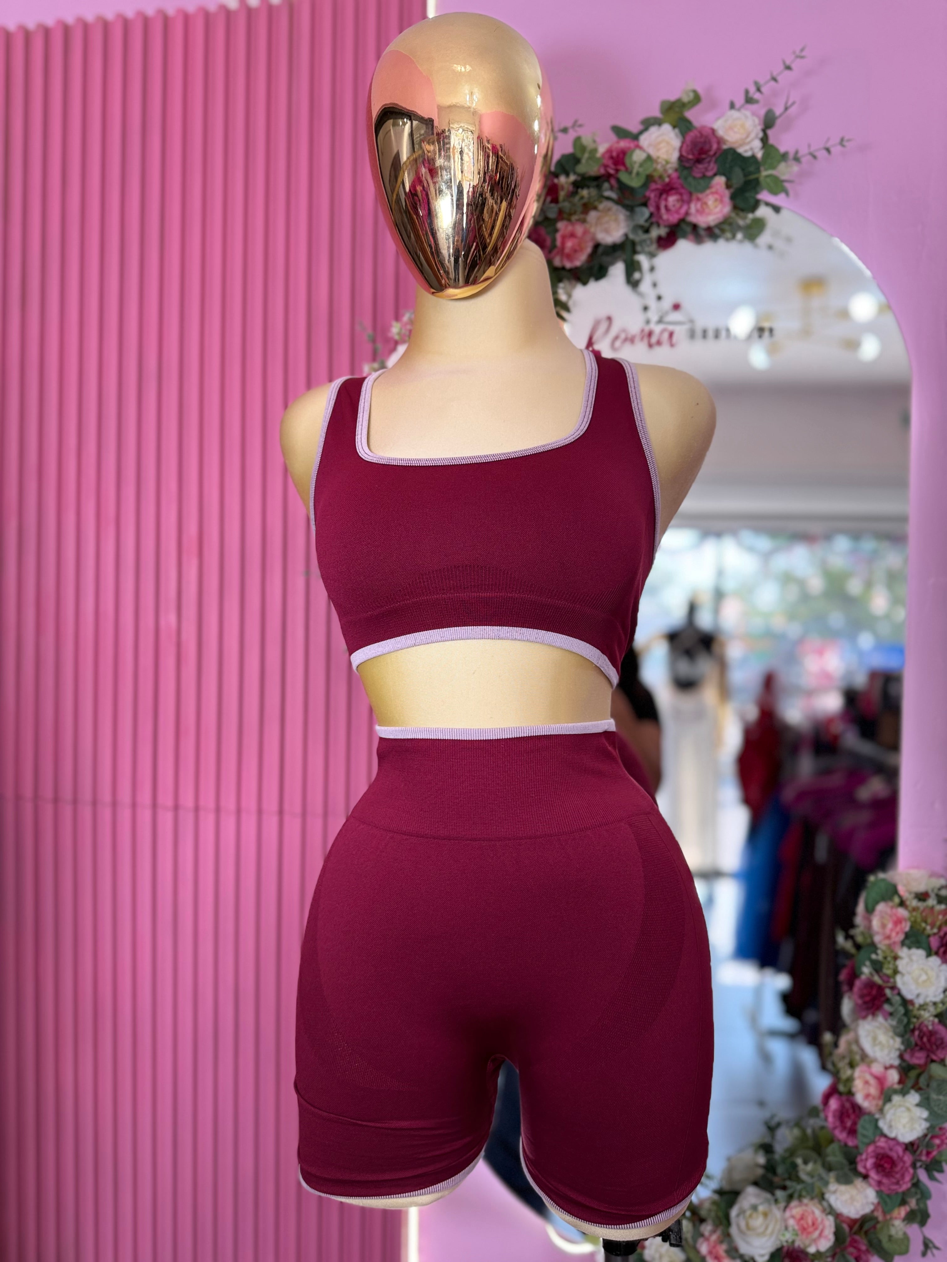 Conjunto deportivo color vino