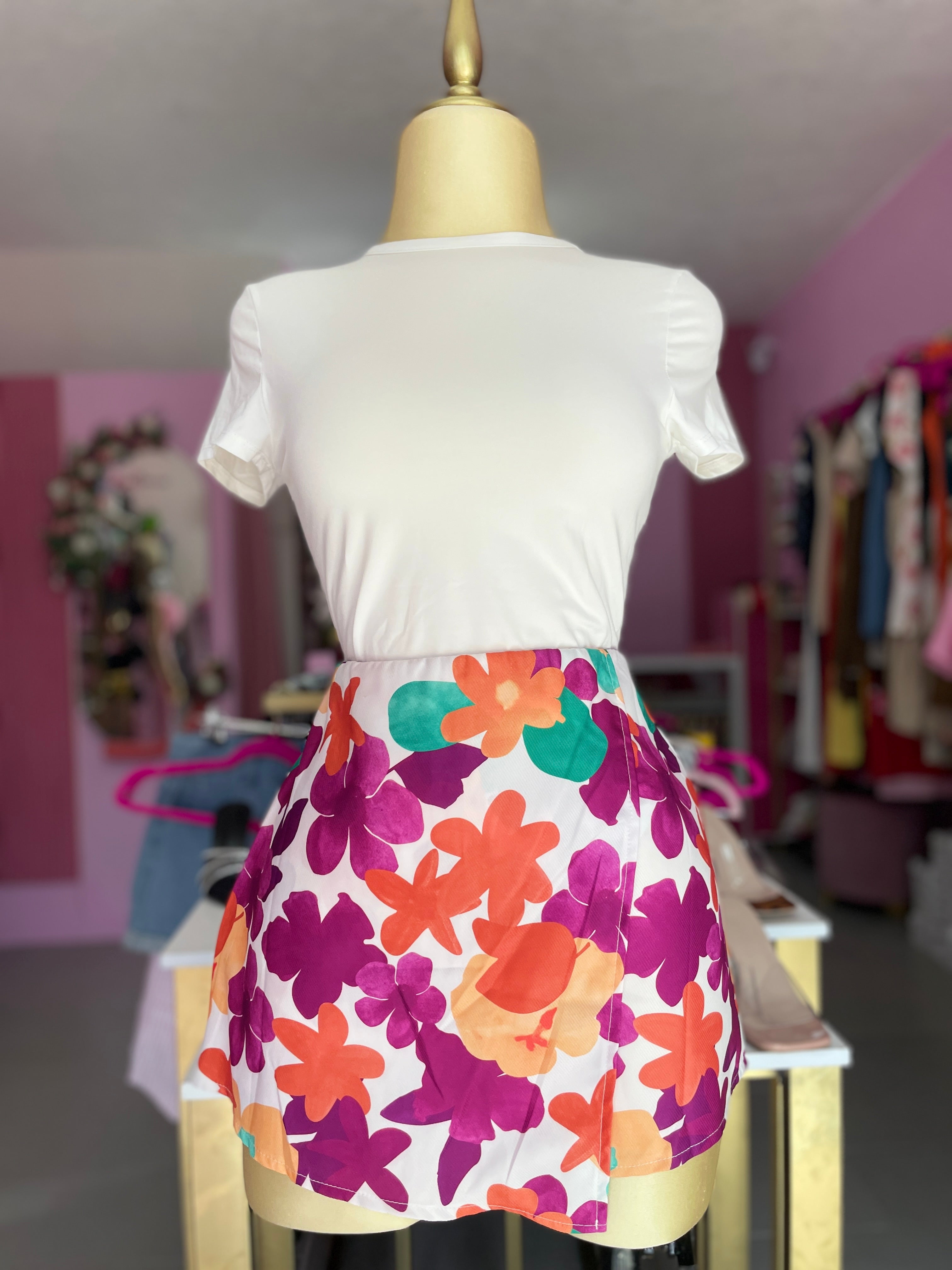 FALDA SHORT DE FLORES