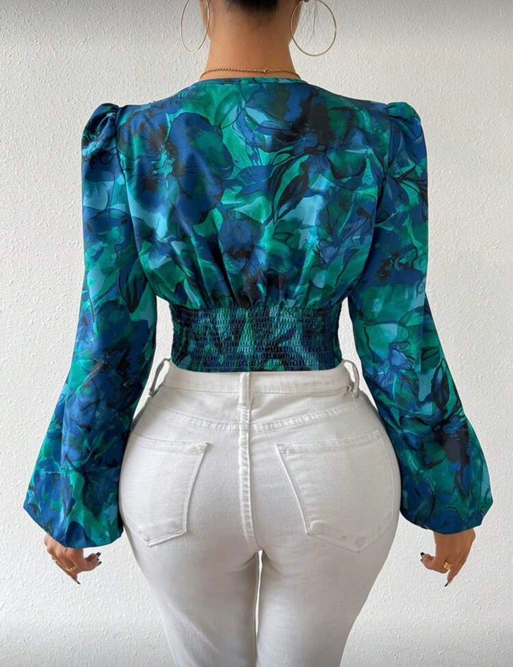 Blusa corta con mangas