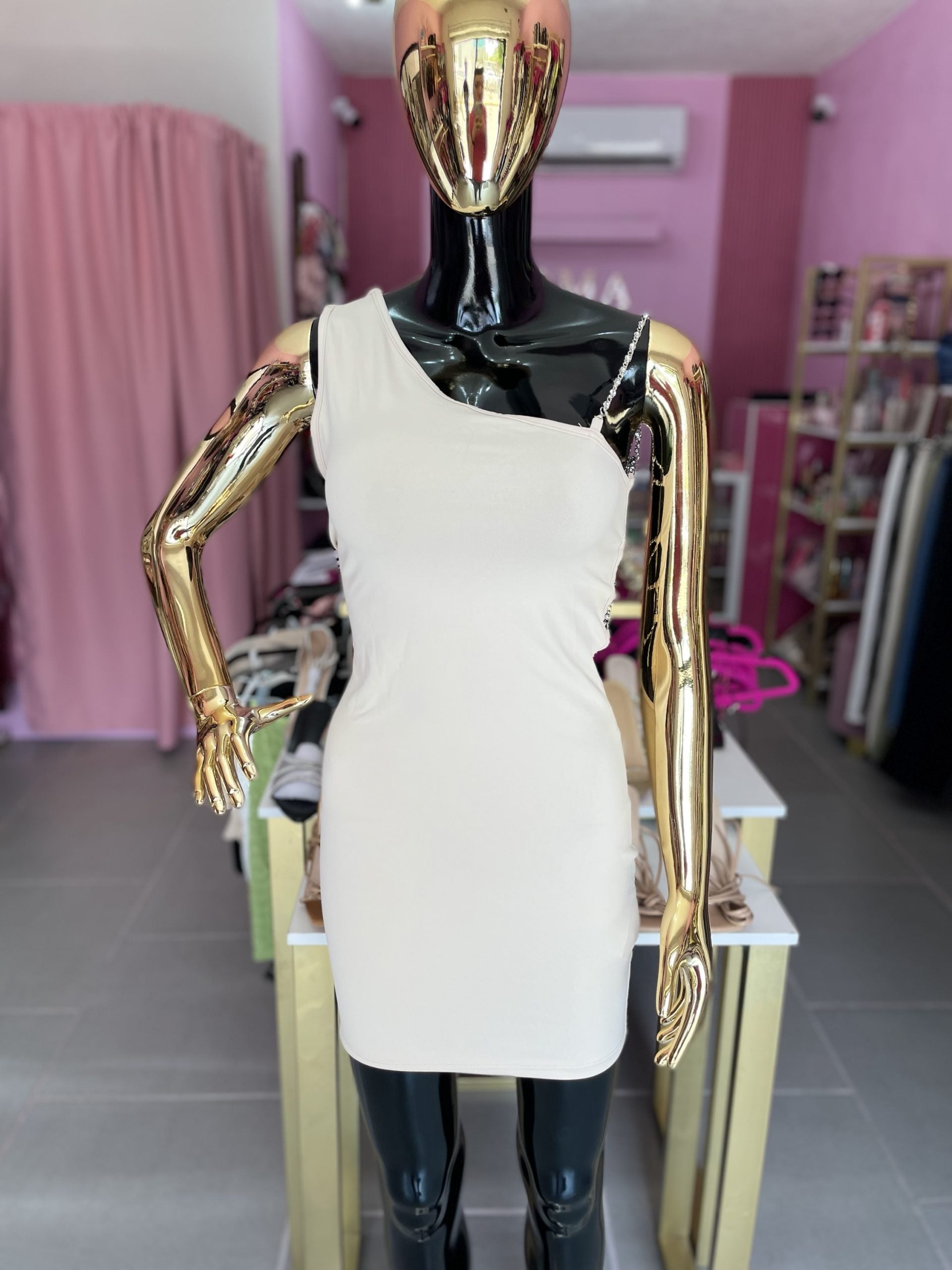 Vestido corto descubierto lateral